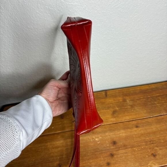 Leaders in Leather red tooled leather scalloped wristlet bag - Picture 6 of 13